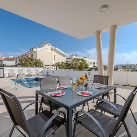 Quattro Rise Vilă Paralimni