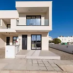 Quattro Rise Villa Paralimni