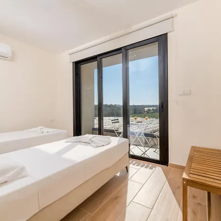 Quattro Rise * Paralimni