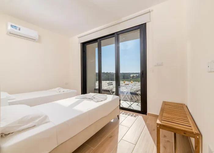 Quattro Rise * Paralimni